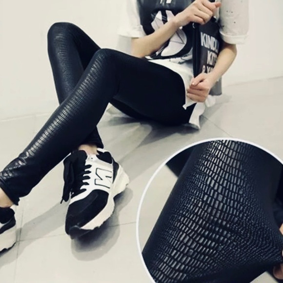 SNAKESKIN LEGGINGS-FAUX LEATHER LOOK ALIKE ✨NEW BLACK-BOUTIQUE‎ - Picture 2 of 11